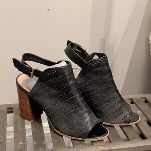 Aldo Chic Black Peep-Toe Heeled Sandals US9